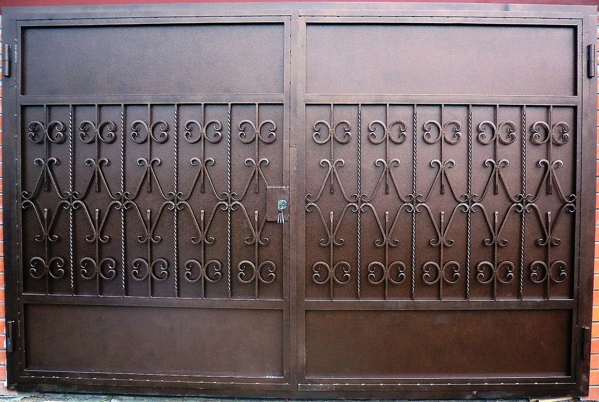 Распашные ворота Commander-17 (Нитроэмаль) - внешняя сторона